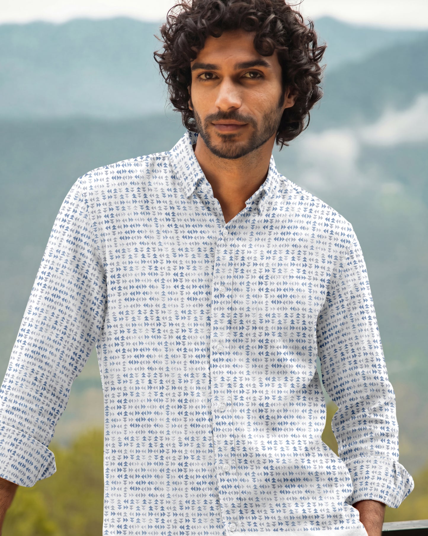 Men's Blue and Grey Tringle Print Casual Shirt